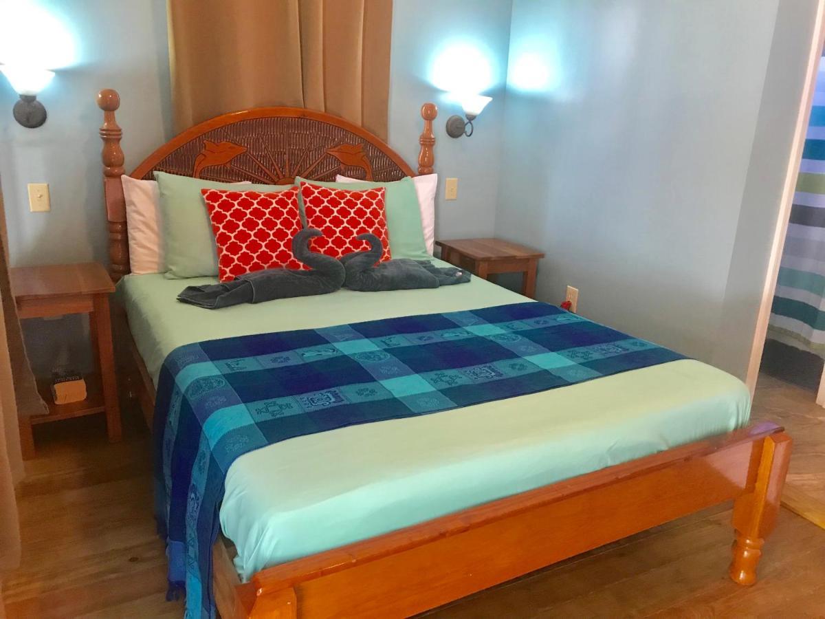 Tilt-Ta-Dock Resort Belize Corozal Town Esterno foto